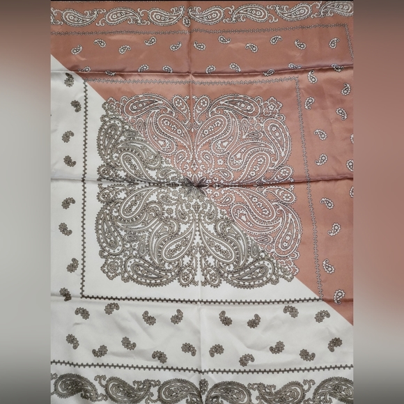 Bandana - Picture 3 of 3